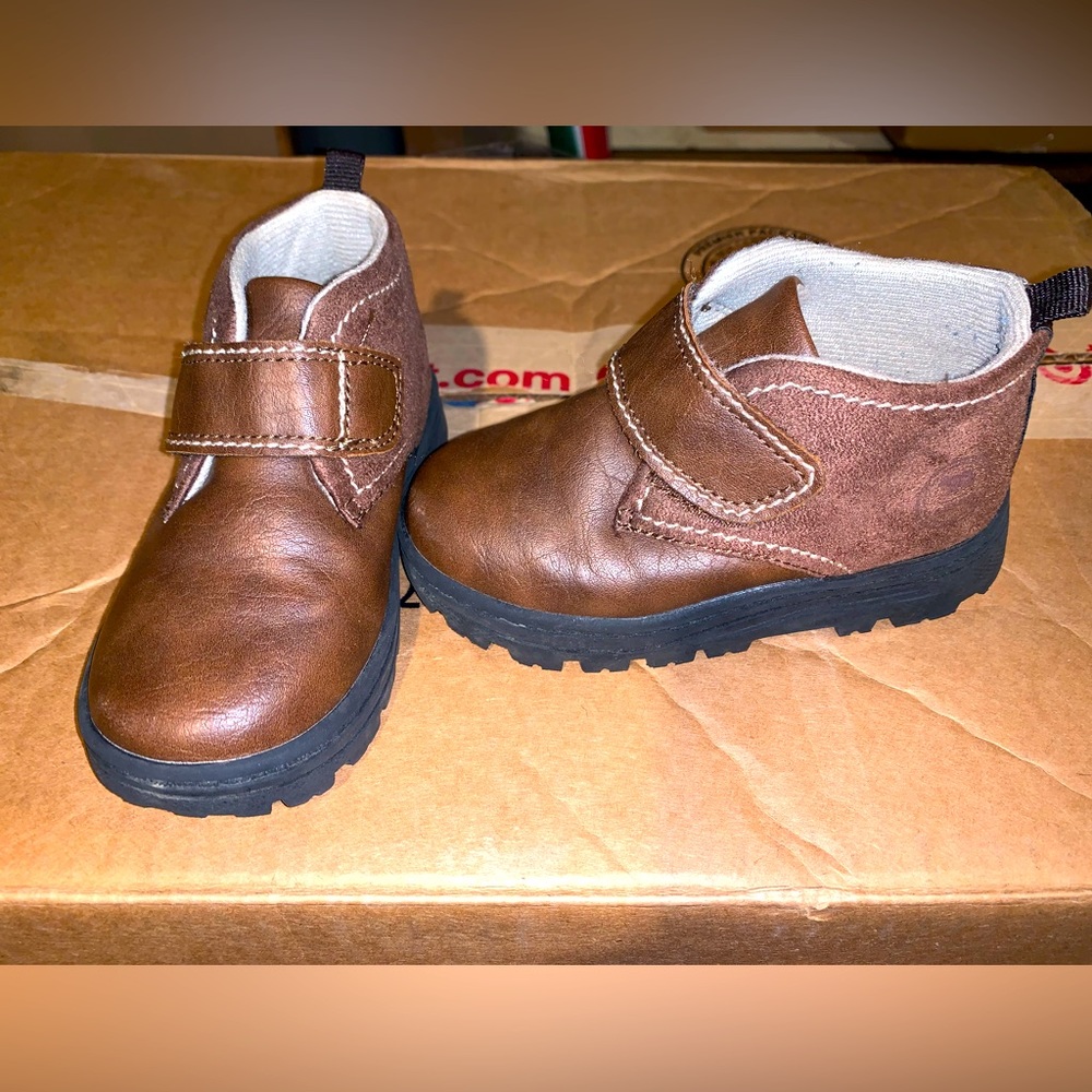 Carters size 7 boots